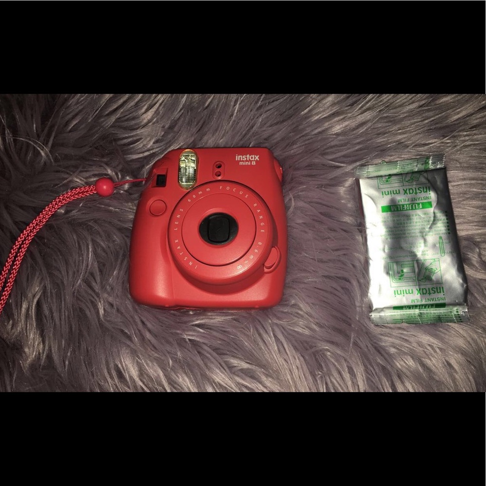 Instax mini 8 includes films